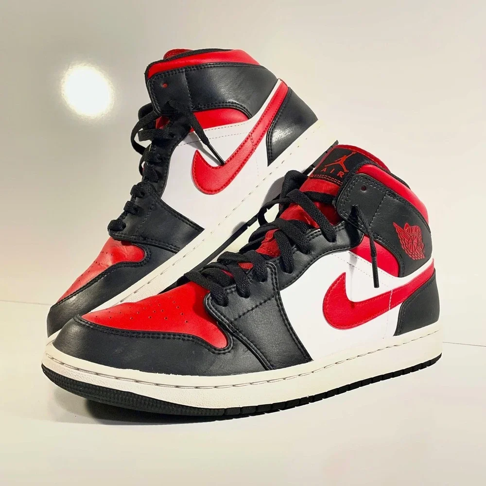 Nike Mens Size 11 Air Jordan 1 Mid Bred Toe Black Red White 554724-079